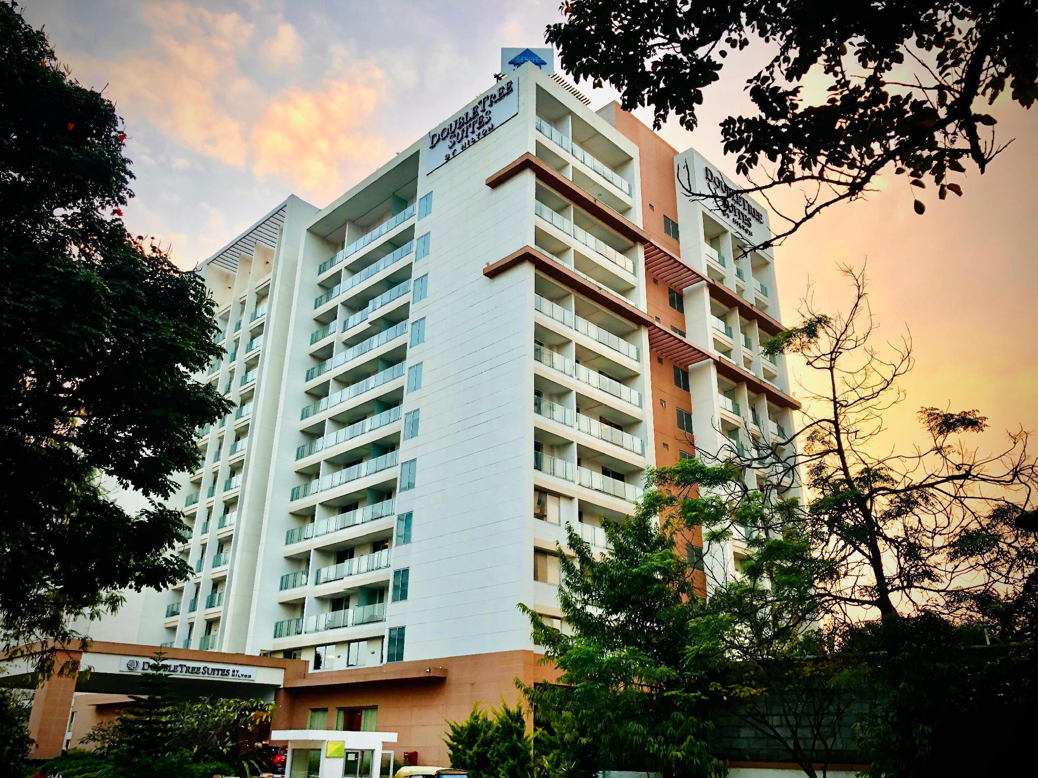 Doubletree Suites By Hilton Bengaluru Outer Ring Road Bangalore Exteriör bild